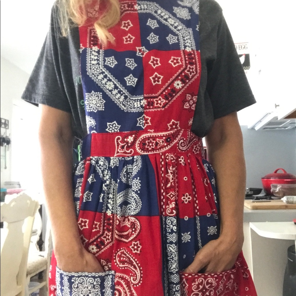 Vintage Long bandana apron with pockets Cowgirl Farmhouse